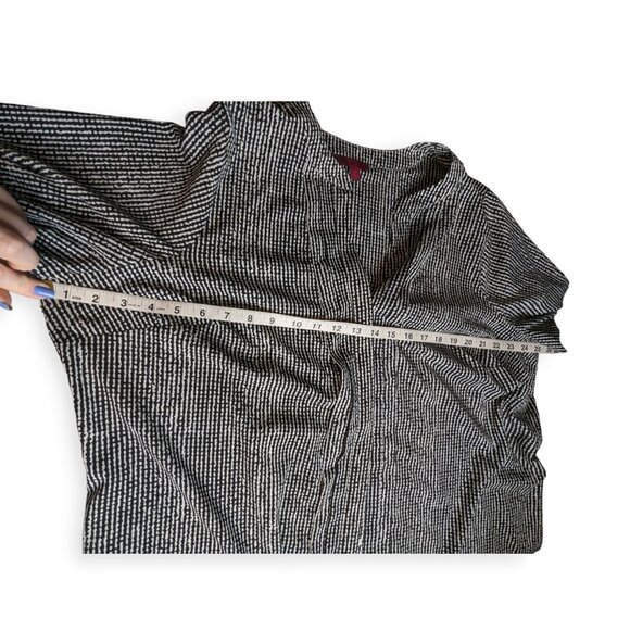 212 Collection Black & White Seersucker Long Sleeve Button Front Top Size 1X - Picture 10 of 14